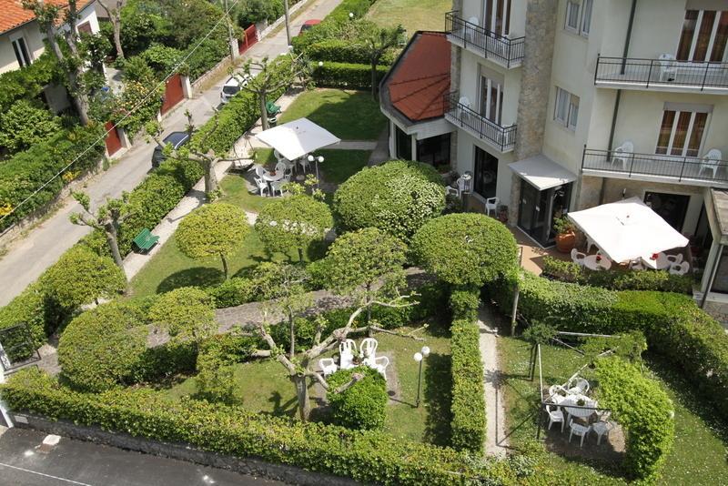 Hotel Montecarlo リド・ディ・カマイオーレ エクステリア 写真